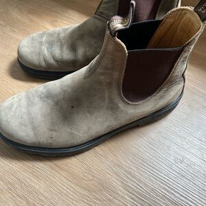 Good condition Blundstones